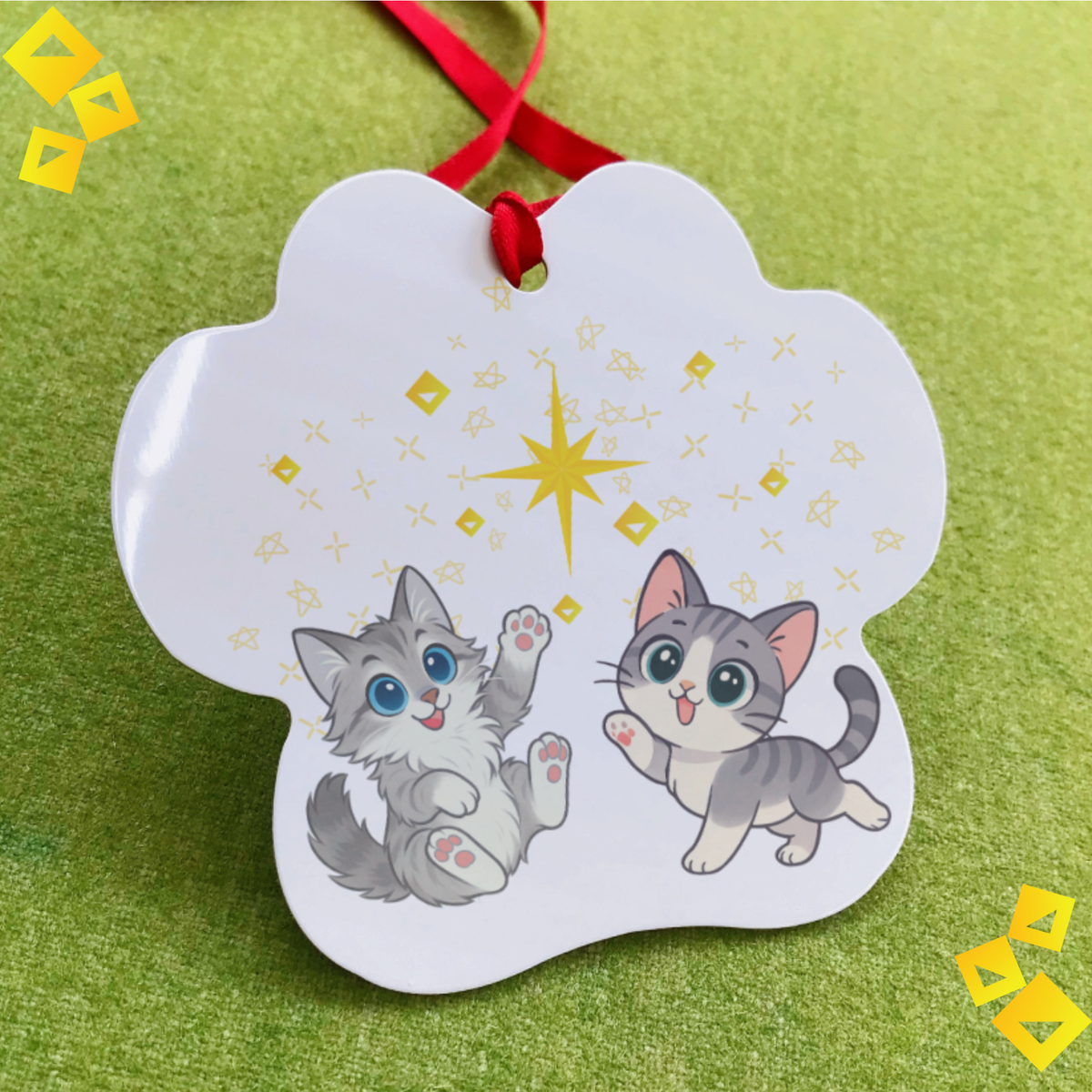 Paw-Shaped Christmas Ornament with Two Playful Cats and Star - Aluminum Pet Ornament for Cat Lovers